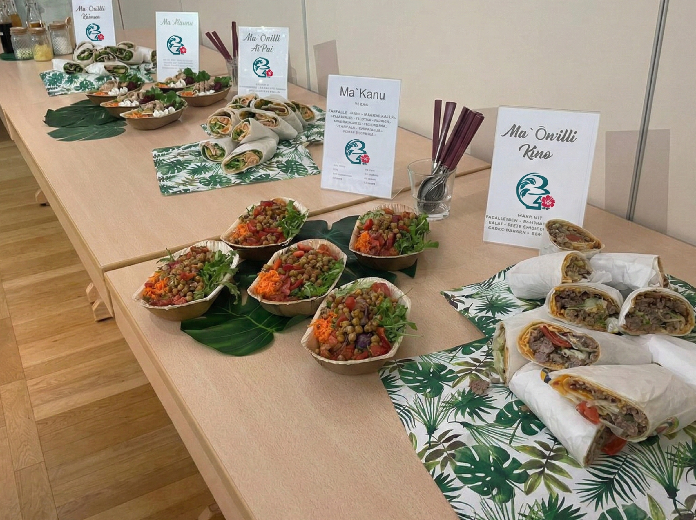 Draufsicht der veganen „Ma'Puaa Bowl“ von Bowls4 in Gera: Eine Schale gefüllt mit Quinoa, roten Linsen, Karotten, geröstetem Blumenkohl, Feldsalat, Kichererbsen und einem cremigen Tahini-Dip. Auch glutenfrei erhältlich.